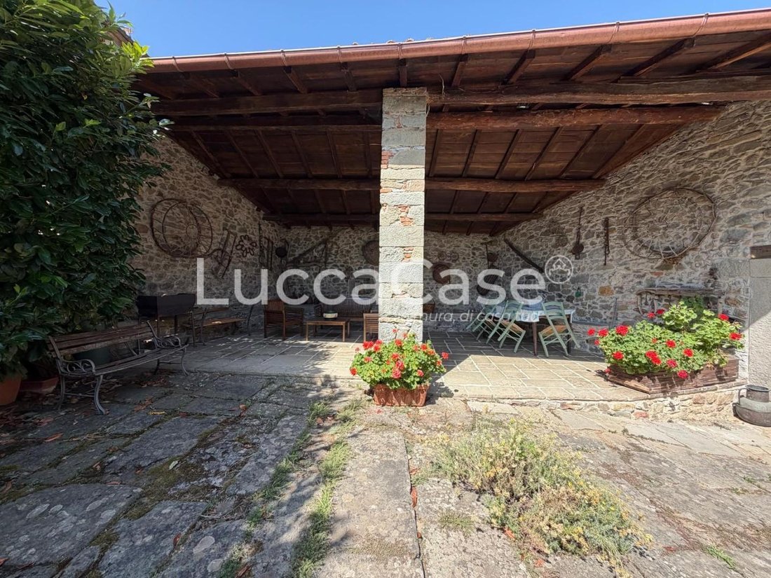 House in Camporgiano, Tuscany, Italy 1 - 18687174