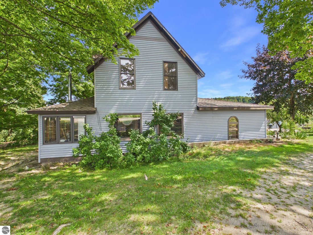 House in Suttons Bay, Michigan, United States 2 - 18687190