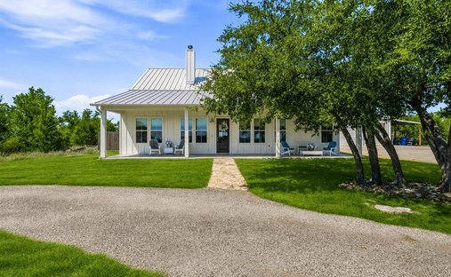 House in Bluff Dale, Texas, United States 1