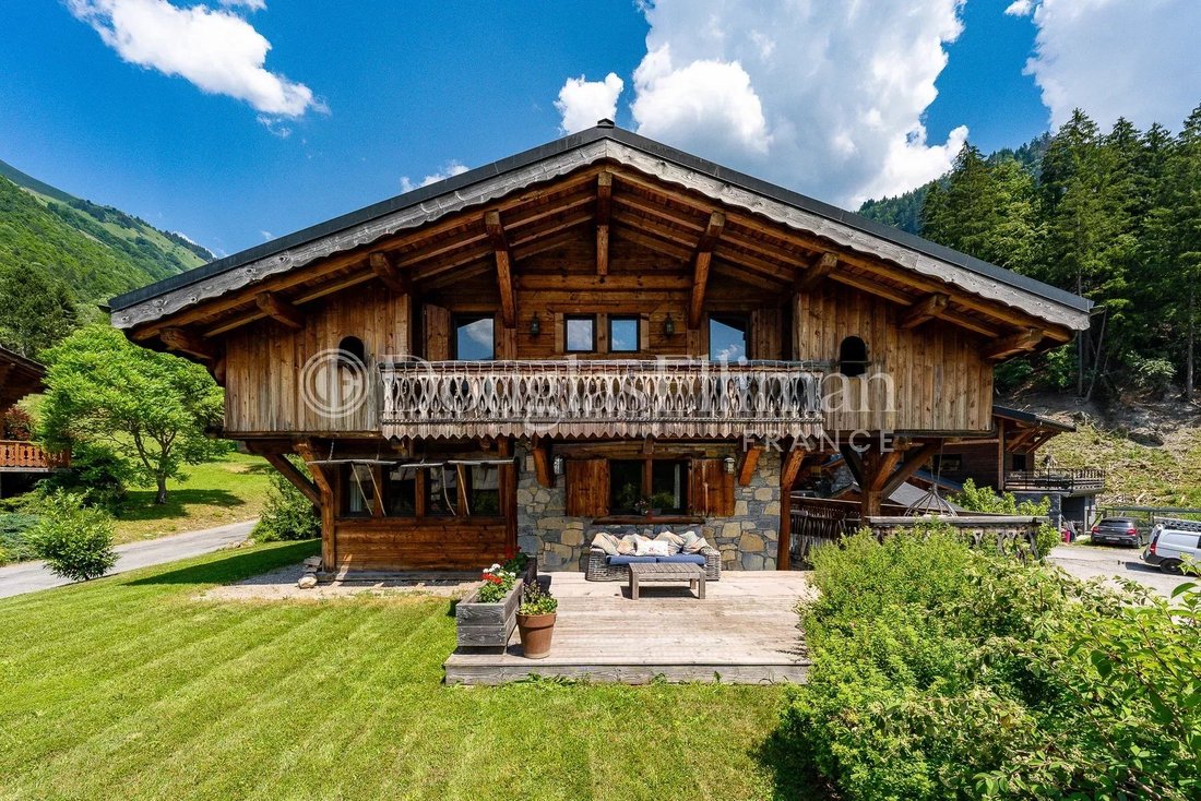Chalet in Montriond, Auvergne-Rhône-Alpes, France 1 - 18404746