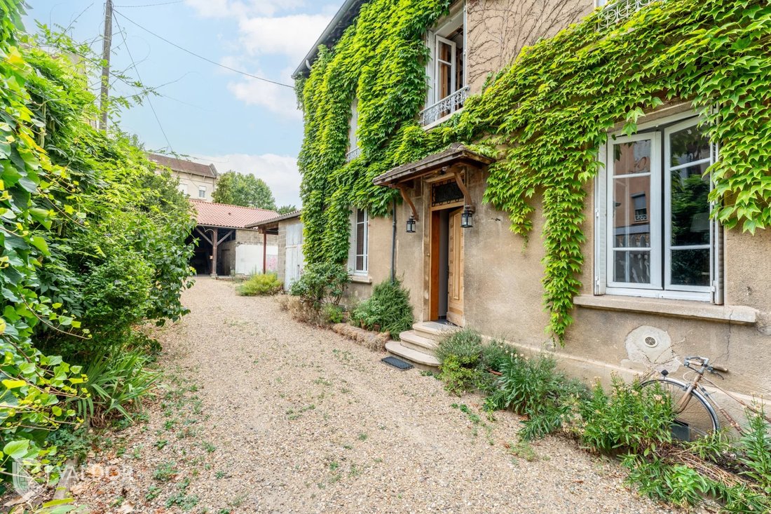 House in Villefranche-sur-Saone, Auvergne-Rhône-Alpes, France 1 - 18691355