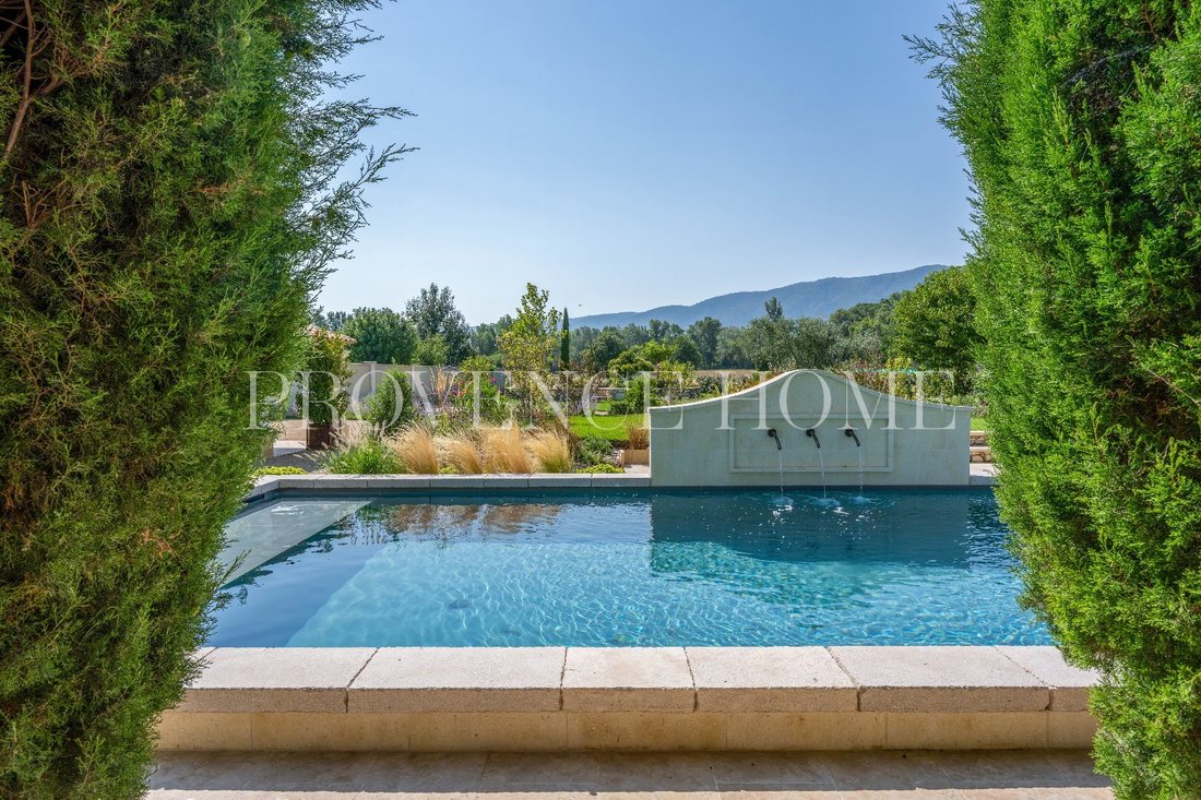 Estate in Oppède, Provence-Alpes-Côte d'Azur, France 3 - 18688402