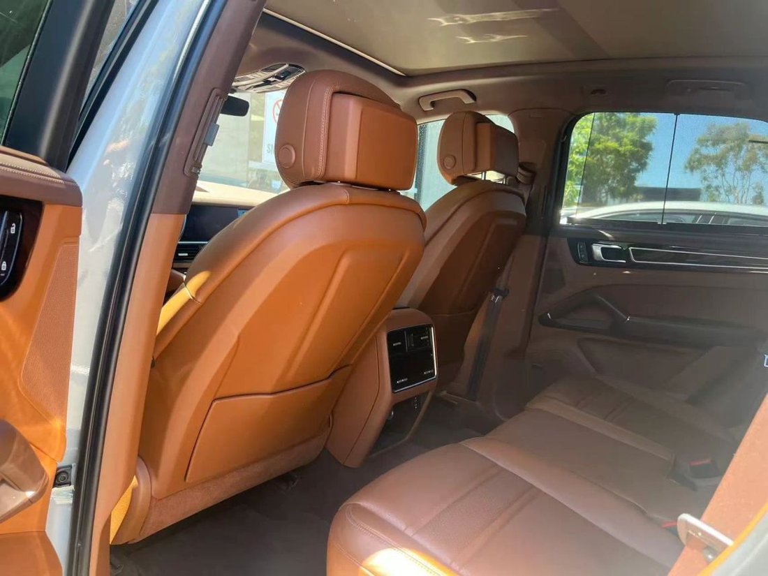 Suv in Costa Mesa, CA, United States 4 - 18691501