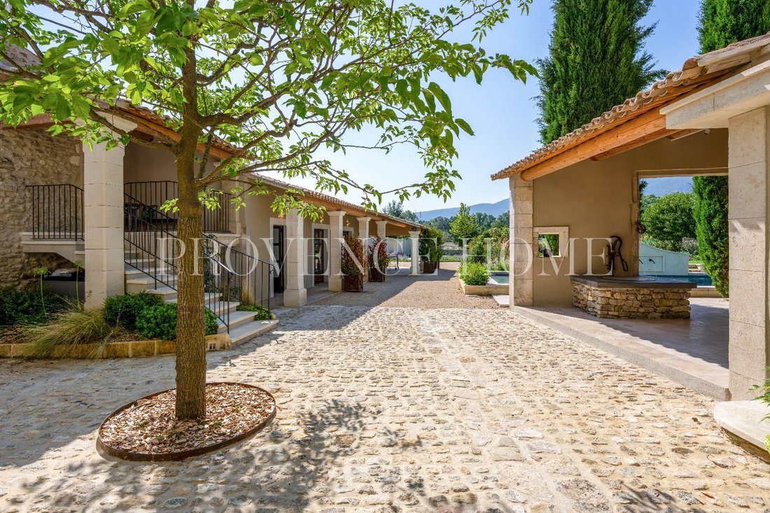 Estate in Oppède, Provence-Alpes-Côte d'Azur, France 4 - 18688402
