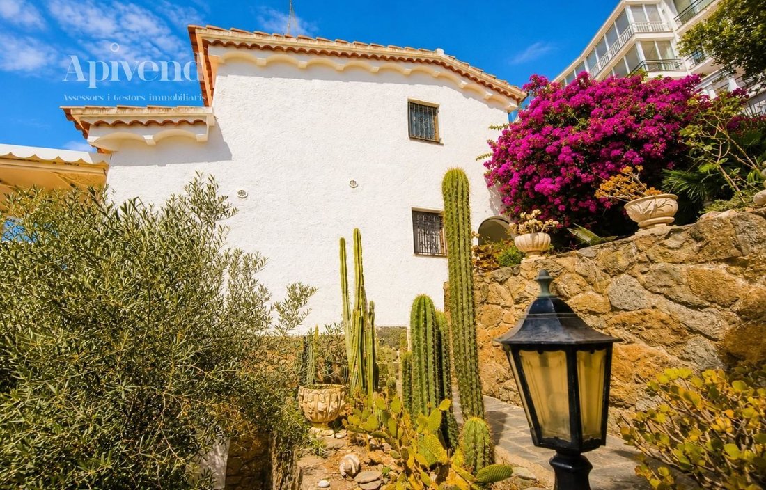 Villa in Roses, Catalonia, Spain 3 - 18687265