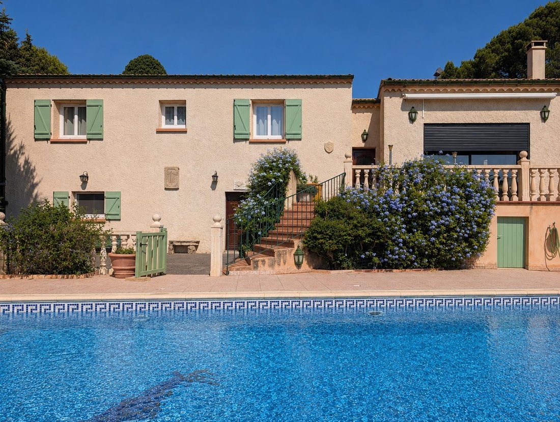 Estate in Nord, Pezenas, France 4 - 18687739