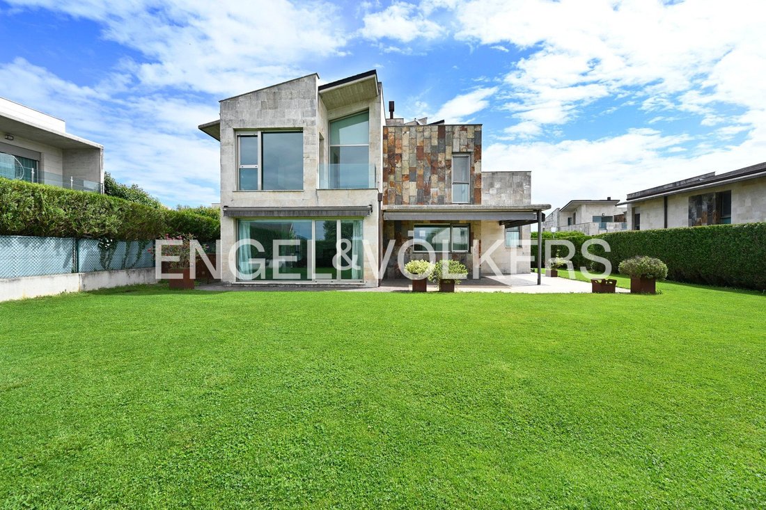 House in Santa Cruz de Bezana, Cantabria, Spain 1 - 17923486