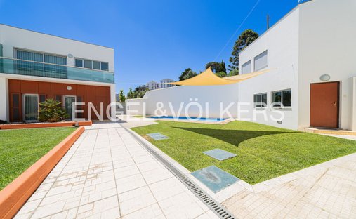 House in Povoa de Santa Iria e Forte da Casa, Lisbon, Portugal 1