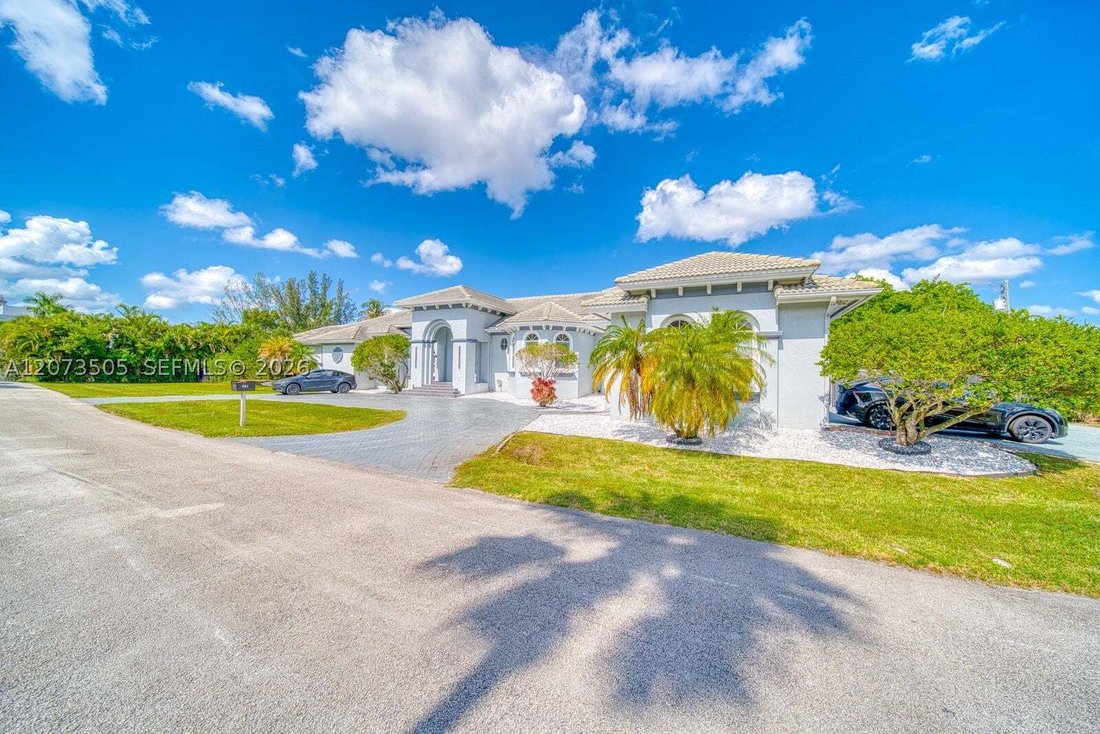House in Davie, Florida, United States 3 - 18689921