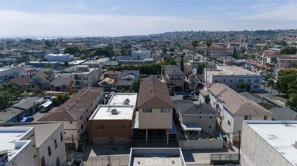 Los Angeles, California, United States 4 - 18690561