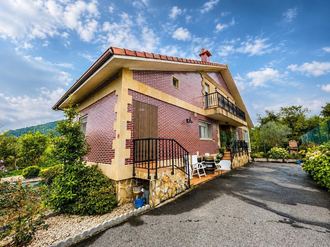 Villa in Barcena de Cicero, Cantabria, Spain 1 - 18689628