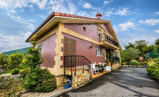 Villa in Barcena de Cicero, Cantabria, Spain 1