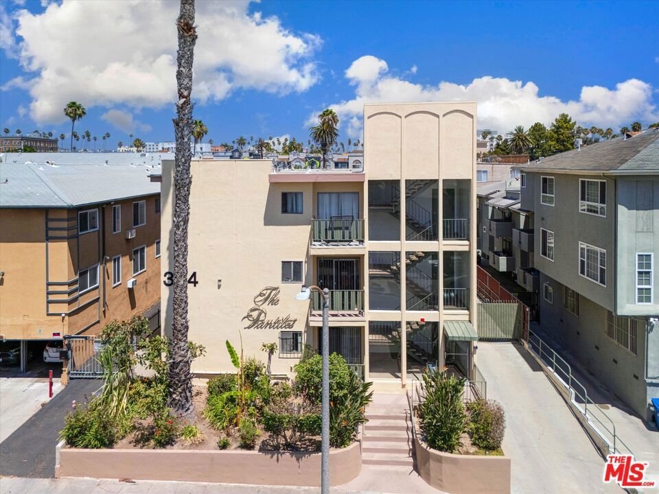 Los Angeles, California, United States 2 - 18689768