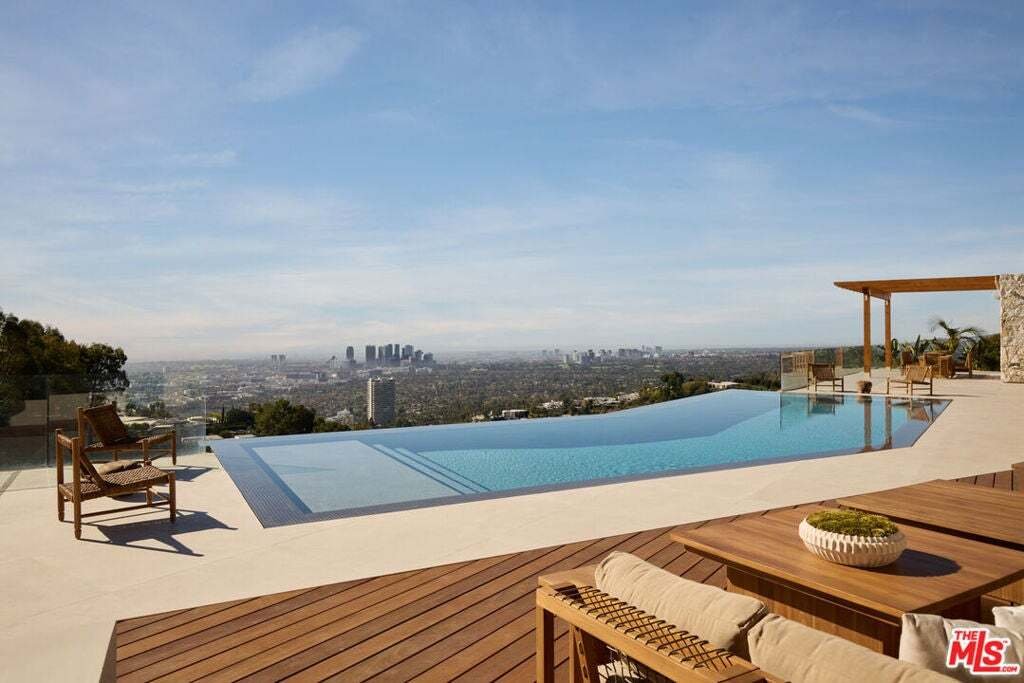 House in Los Angeles, California, United States 1 - 18689771