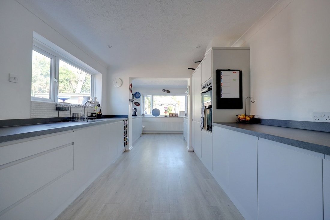 House in Burgess Hill, England 3 - 18688217
