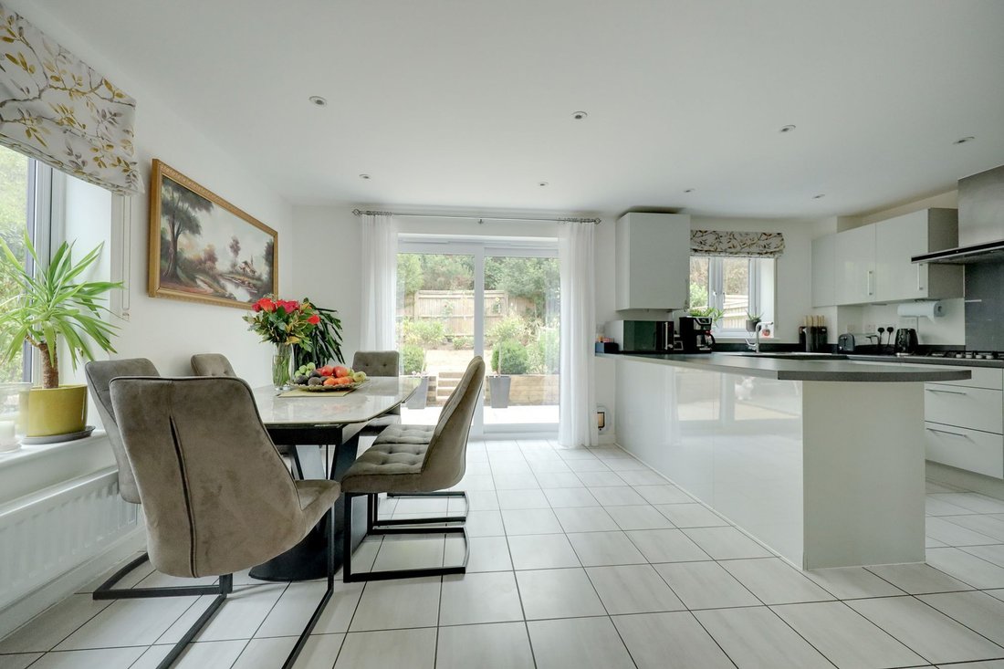 House in Burgess Hill, England 4 - 18688226