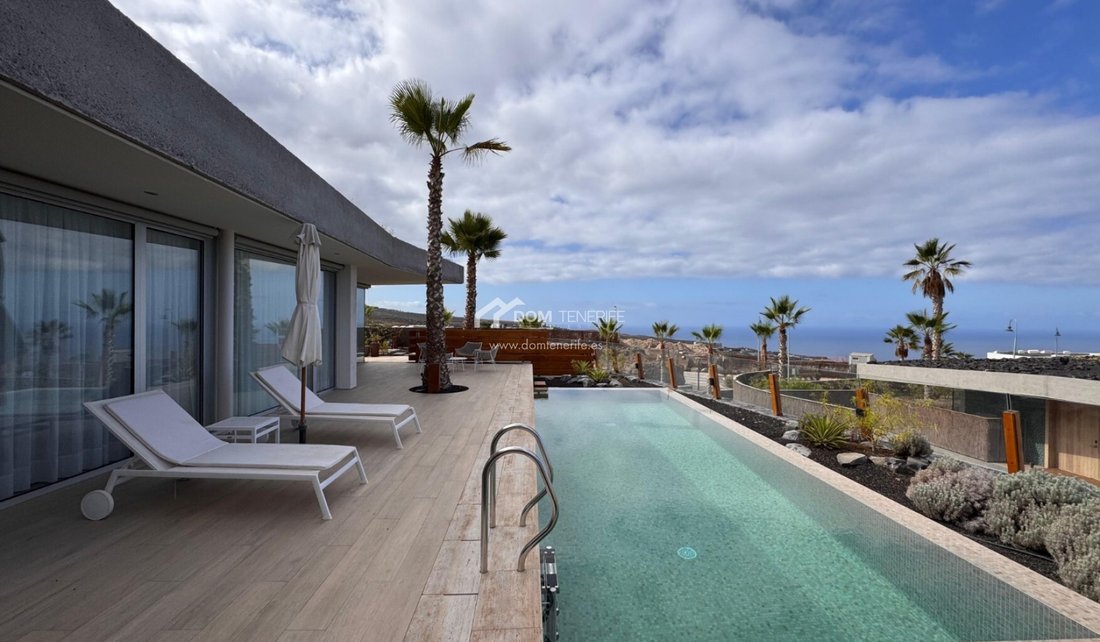 Villa in Guia de Isora, Canary Islands, Spain 1 - 18688137