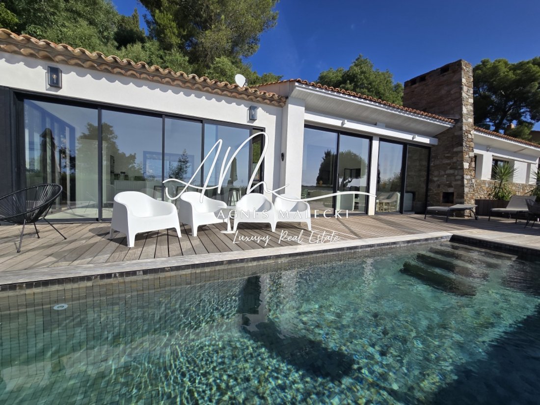Estate in La Croix-Valmer, Provence-Alpes-Côte d'Azur, France 2 - 18687443