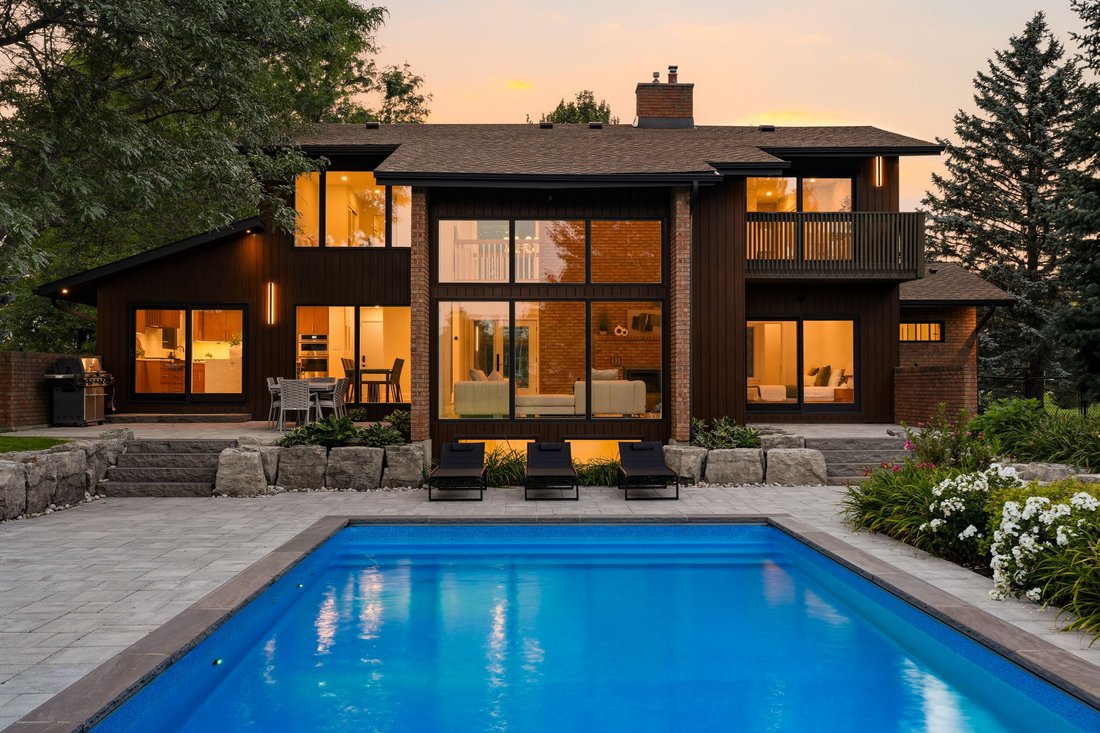 Estate in Burlington, Ontario, Canada 1 - 18688253