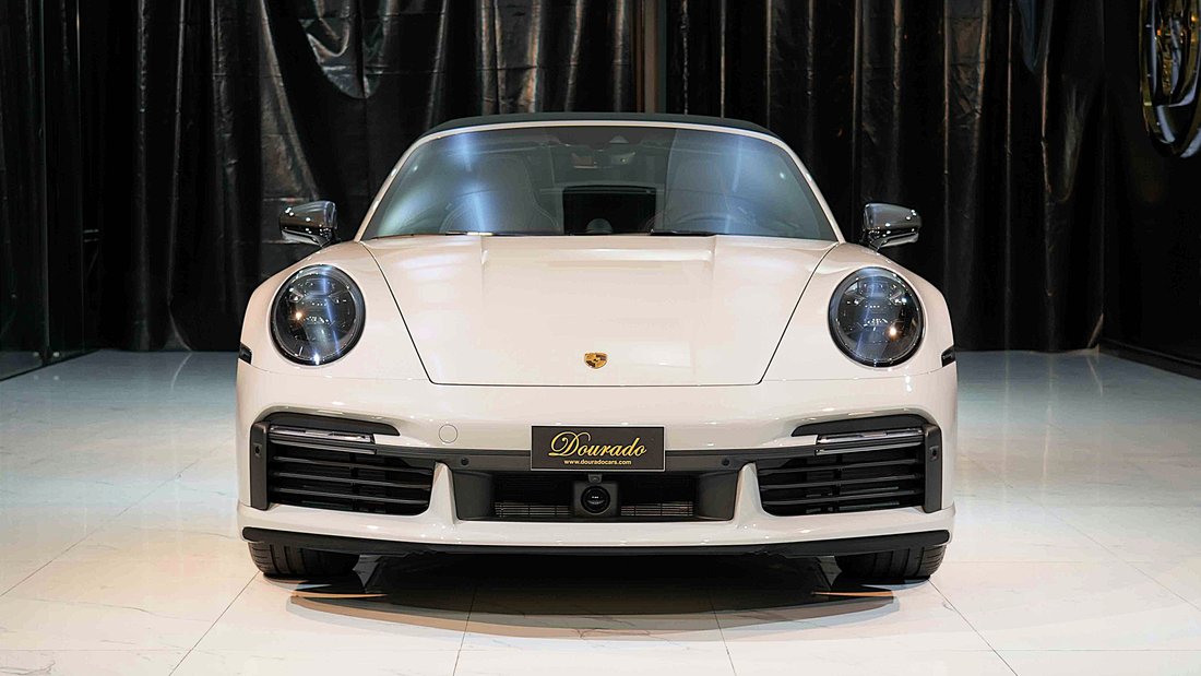 Cabriolet in Dubai, United Arab Emirates 2 - 18691949