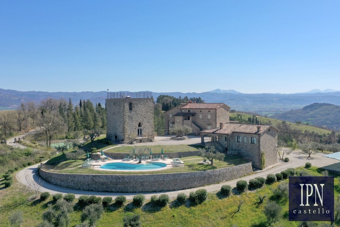 Villa in Monte Santa Maria Tiberina, Umbria, Italy 2 - 18692611