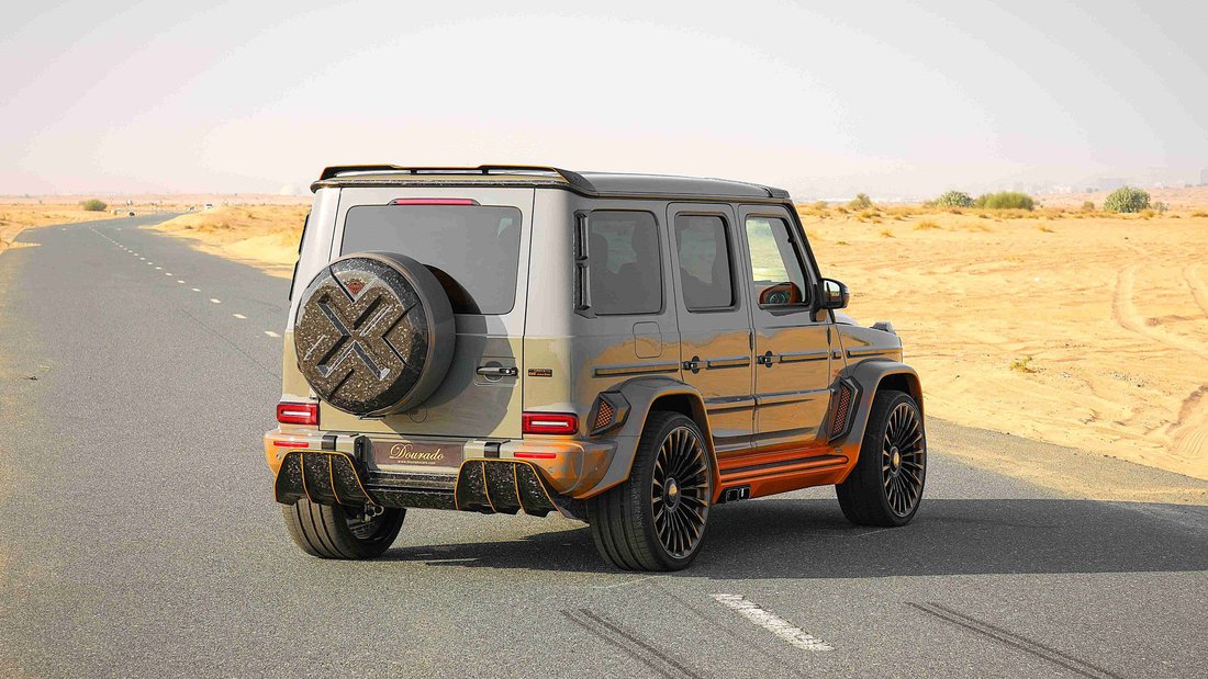 Suv in Dubai, United Arab Emirates 4 - 18692031