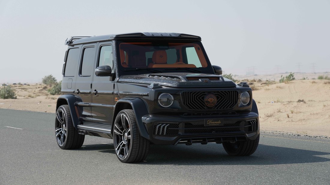 Suv in Dubai, United Arab Emirates 3 - 18692032