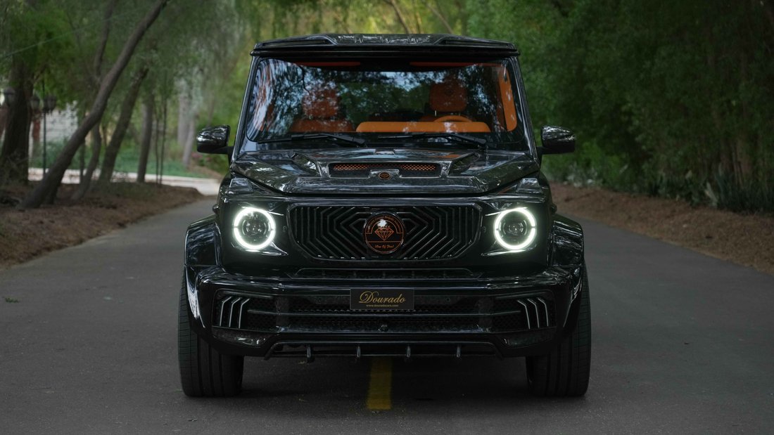 Suv in Dubai, United Arab Emirates 4 - 18692032