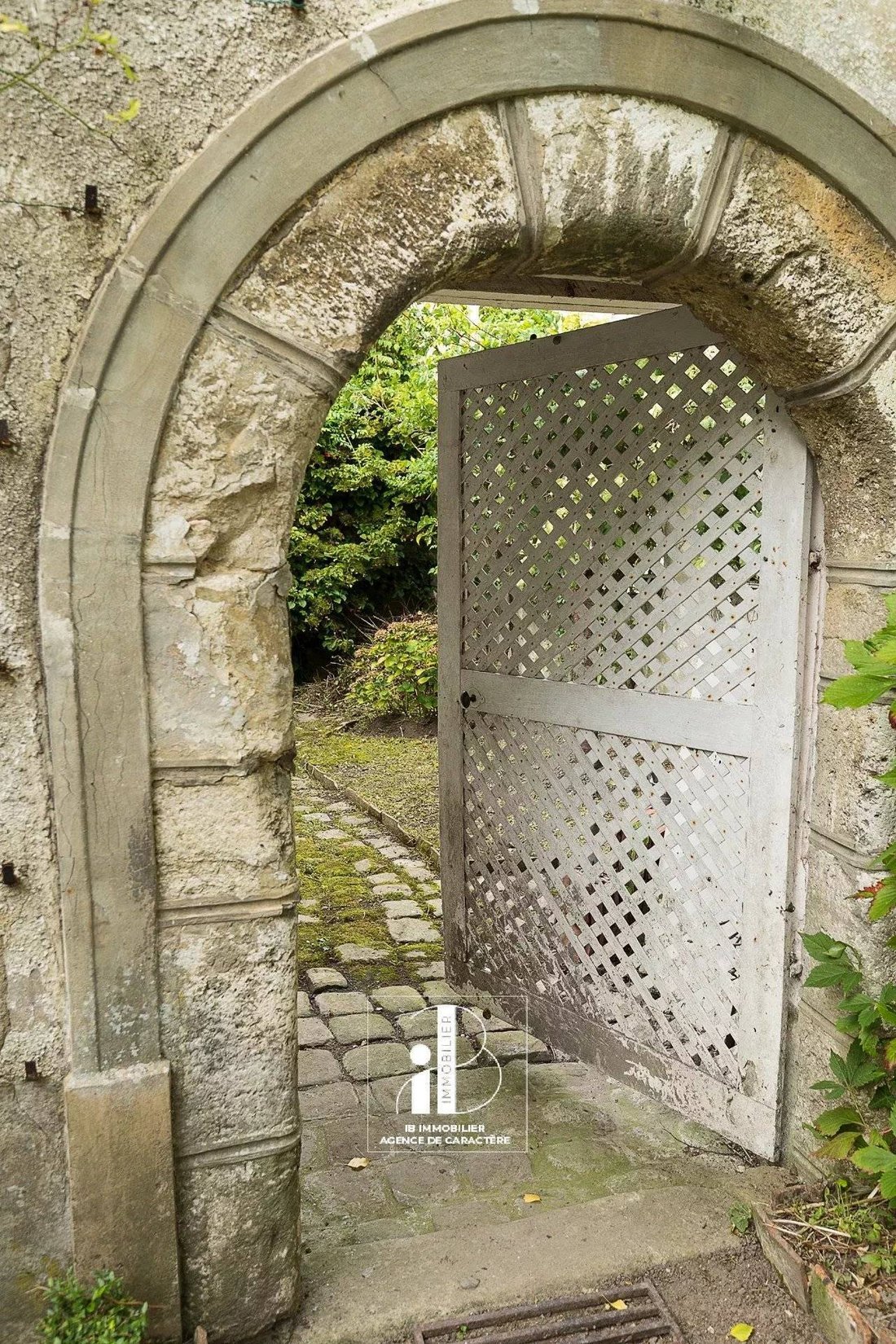 House in Moret-Loing-et-Orvanne, Ile-de-France, France 4 - 16569239
