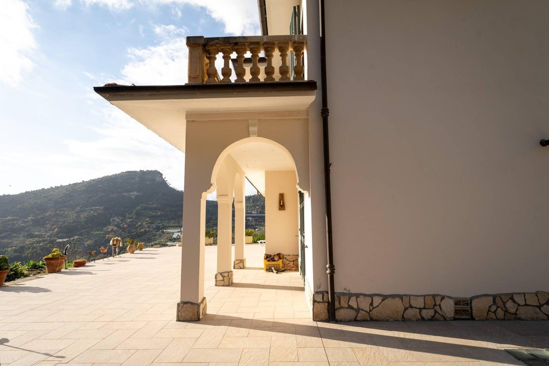 Chalet en Vallecrosia, Liguria, Italia 4 - 16992603