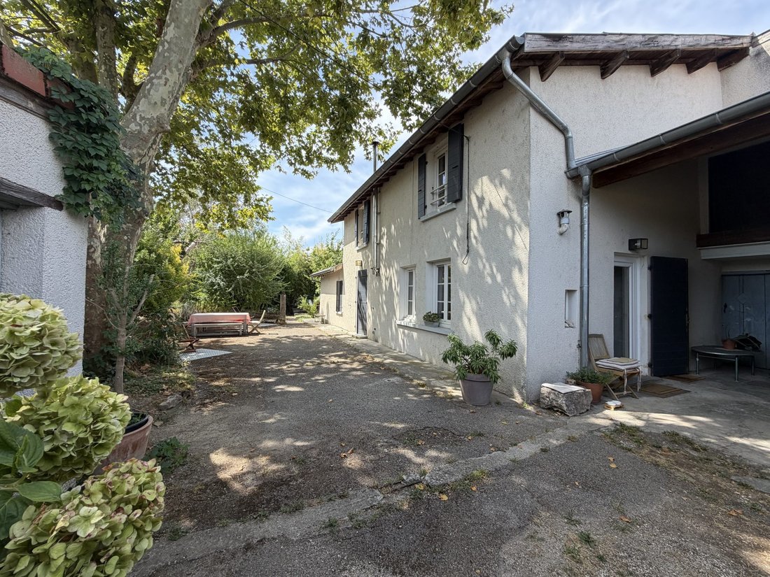 House in Thil, Auvergne-Rhône-Alpes, France 1 - 18692564