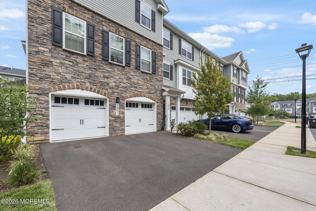 Condo in North Middletown, New Jersey, United States 2 - 18692297