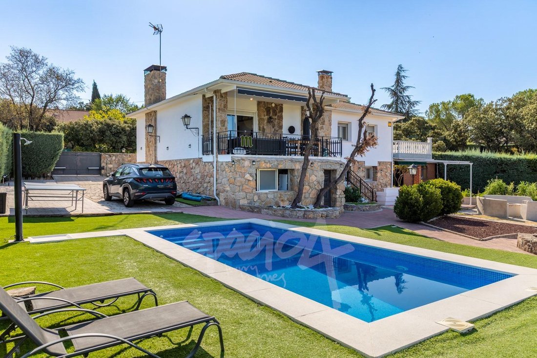 Chalet a Valdemorillo, Madrid, Spagna 1 - 18649081