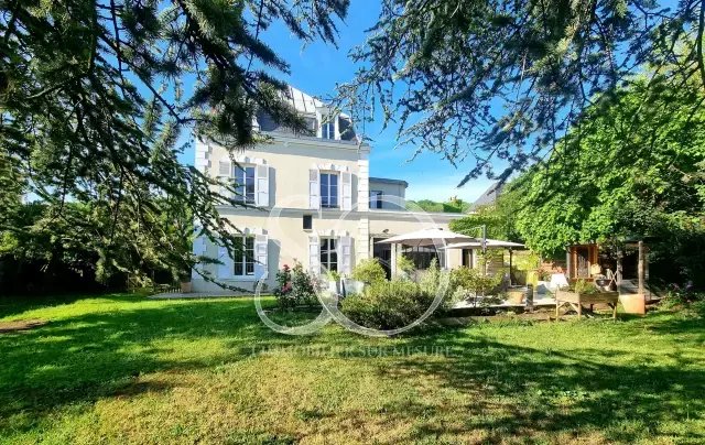 House in Mezieres-sur-Seine, Ile-de-France, France 1 - 17882874
