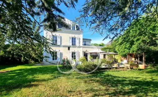 House in Mezieres-sur-Seine, Ile-de-France, France 1