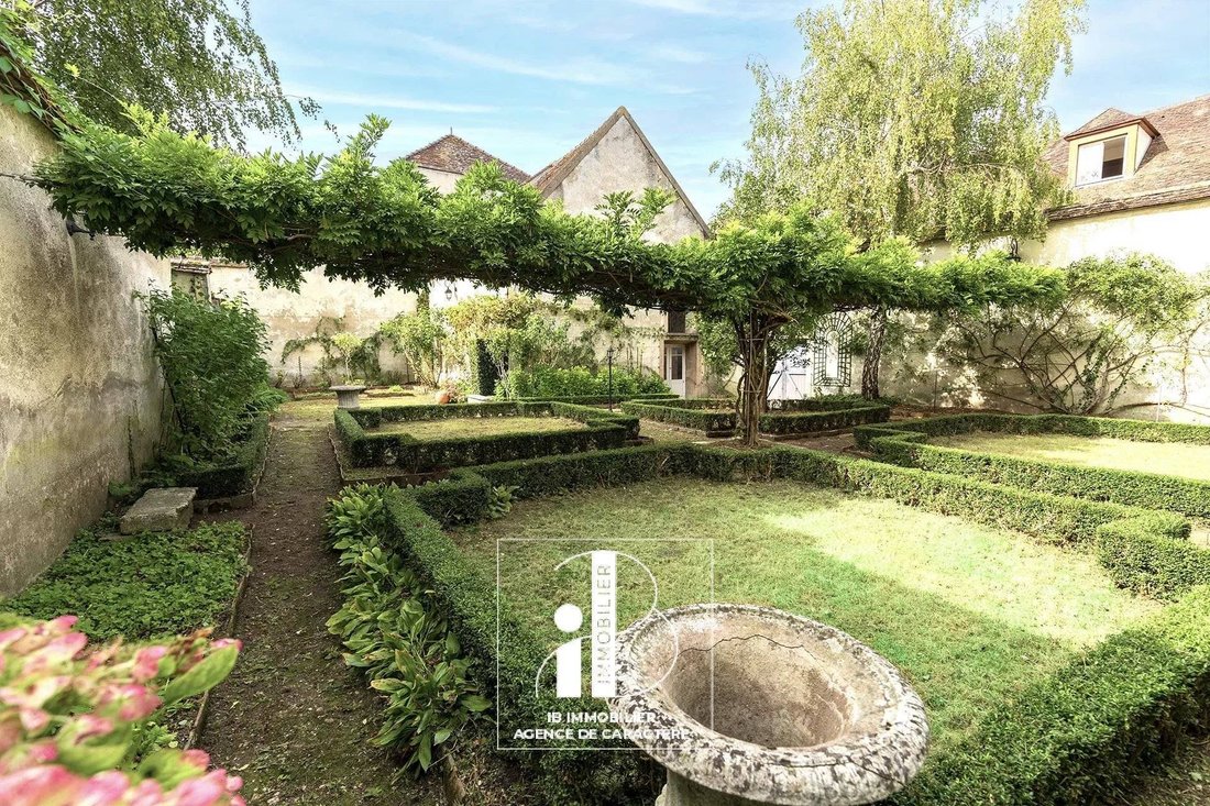House in Moret-Loing-et-Orvanne, Ile-de-France, France 3 - 16569239