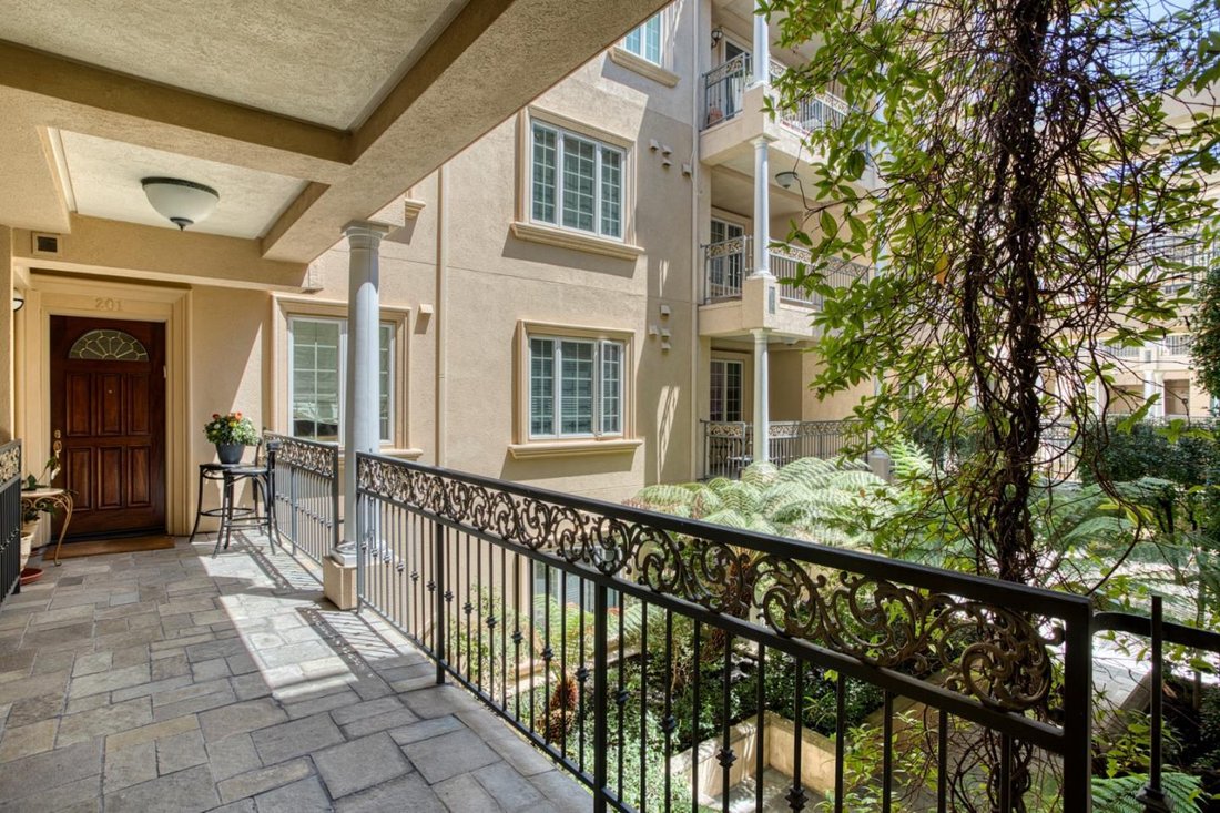 Condo in San Mateo, California, United States 4 - 18692387