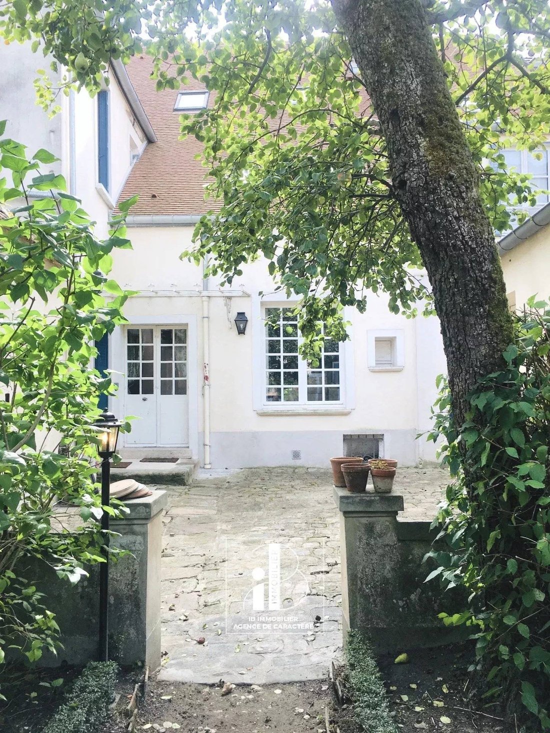 House in Moret-Loing-et-Orvanne, Ile-de-France, France 1 - 16569239