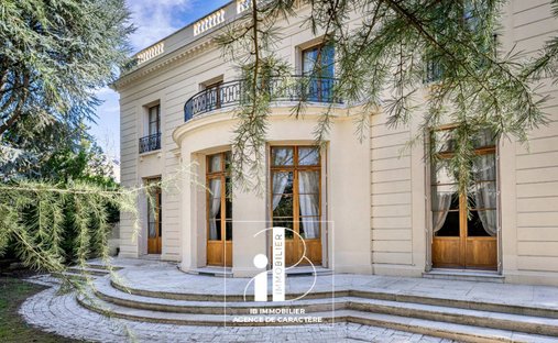 Estate in Fontainebleau, Ile-de-France, France 1