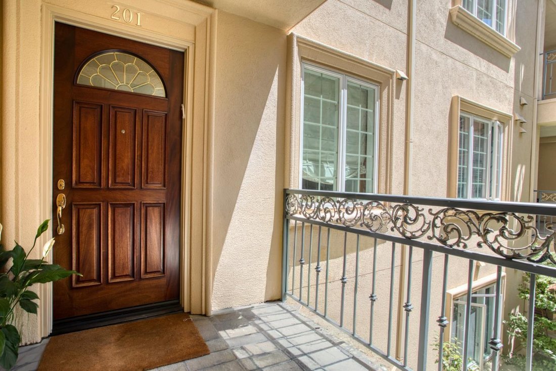 Condo in San Mateo, California, United States 5 - 18692387
