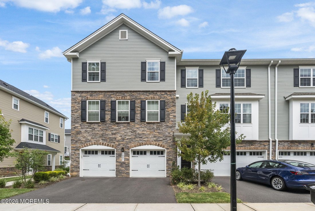 Condo in North Middletown, New Jersey, United States 1 - 18692297