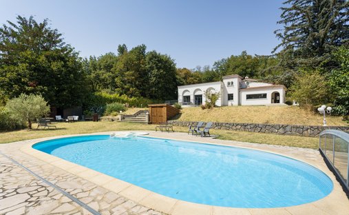 Estate in Beaumont-les-Valence, Auvergne-Rhône-Alpes, France 1