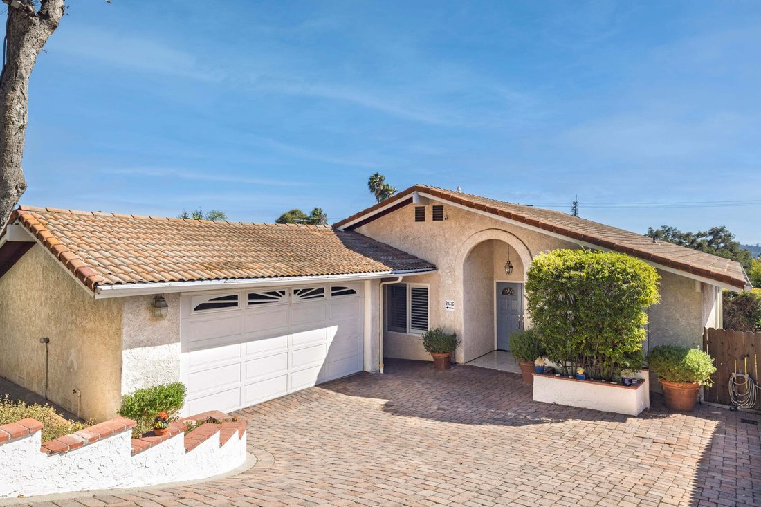 Santa Barbara, California, United States 5 - 18692069