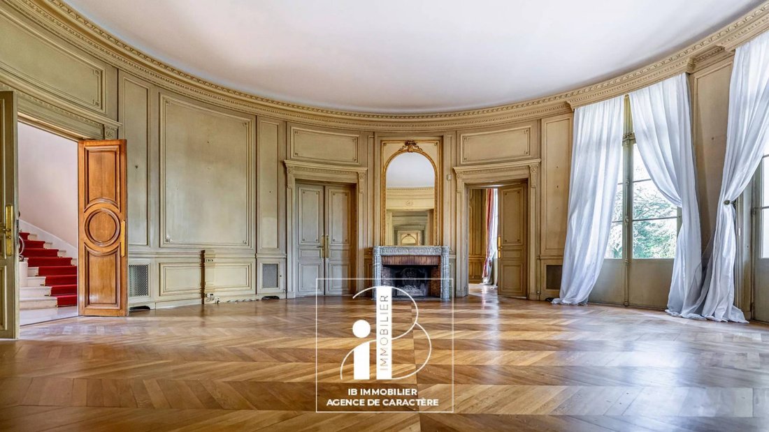 Estate in Fontainebleau, Ile-de-France, France 5 - 17629087
