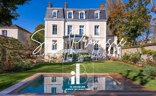Estate in Fontainebleau, Ile-de-France, France 1