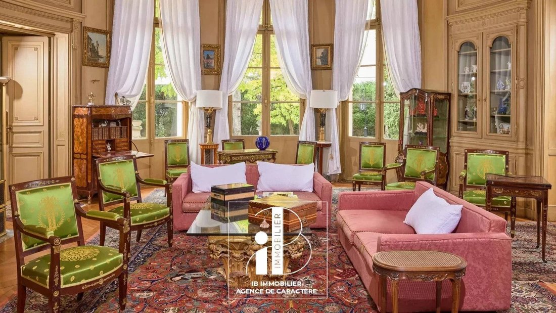Estate in Fontainebleau, Ile-de-France, France 2 - 17629087