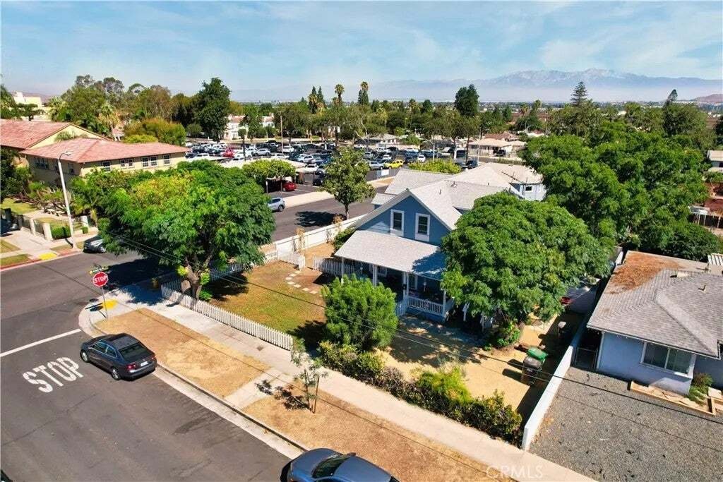 Corona, California, United States 3 - 18690552