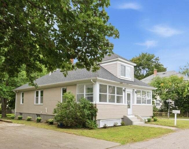 House in Cranston, Rhode Island, United States 1 - 18692124
