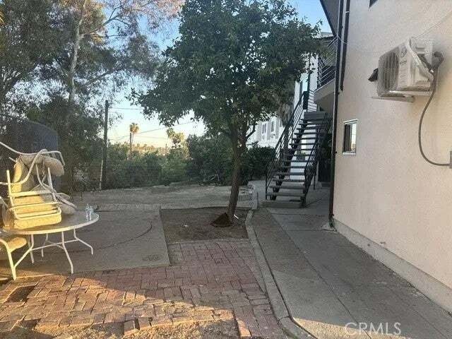 Los Angeles, California, United States 5 - 18692524