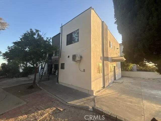 Los Angeles, California, United States 4 - 18692524
